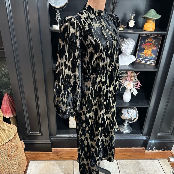 Pomander Place Gilly Dress – Size 4 – Black & Gold Metallic Velvet Burnout - Picture 10 of 12